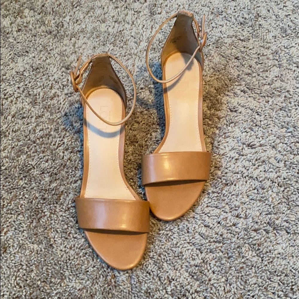 Never Worn Tan LOFT 3” Tan Wedges, size 10